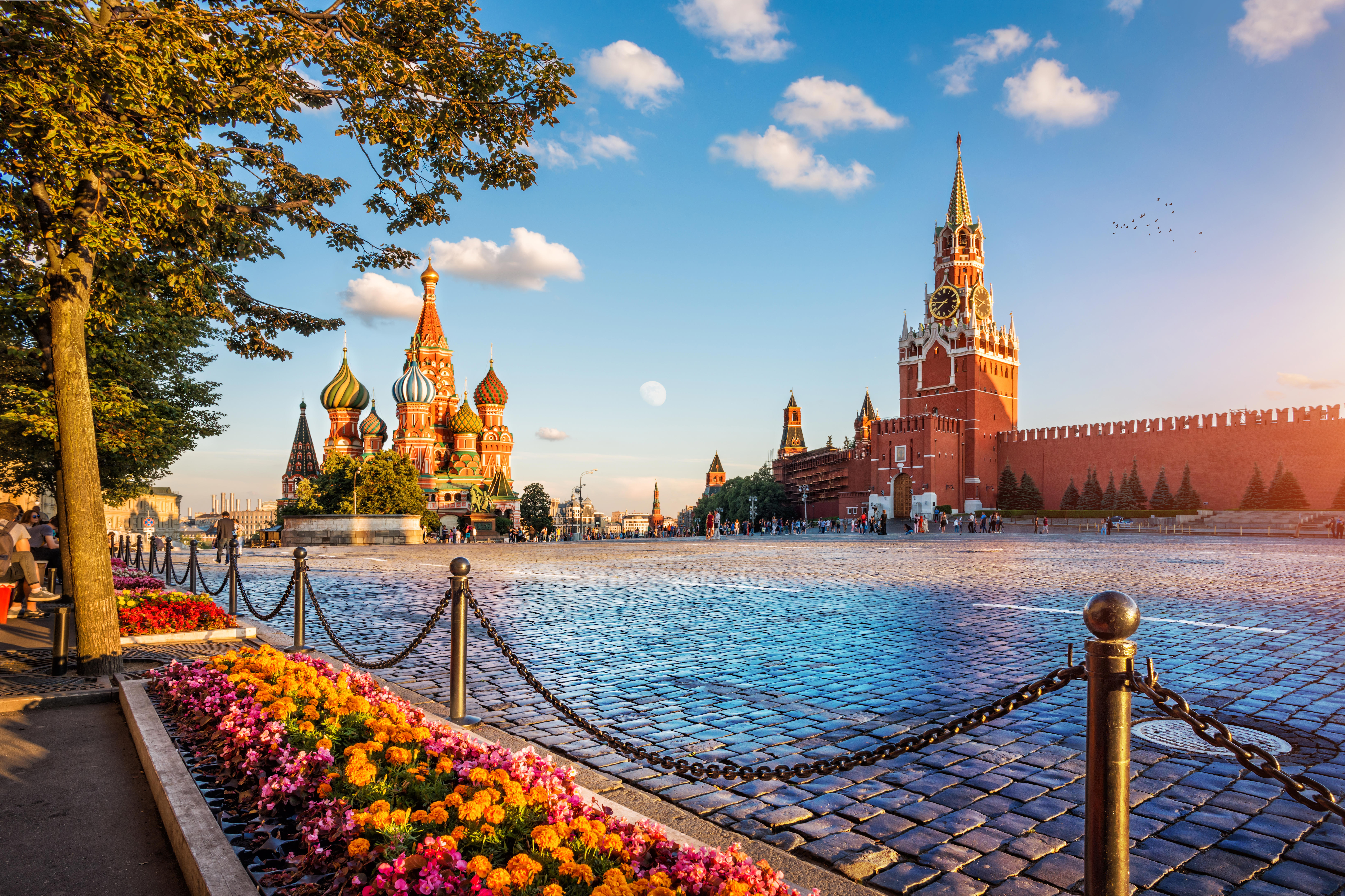 SANKT PETERBURG I MOSKVA APRIL