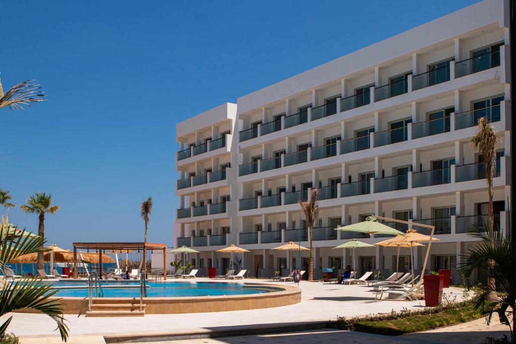AMARINA SAPPHIRE BEACH RESORT 