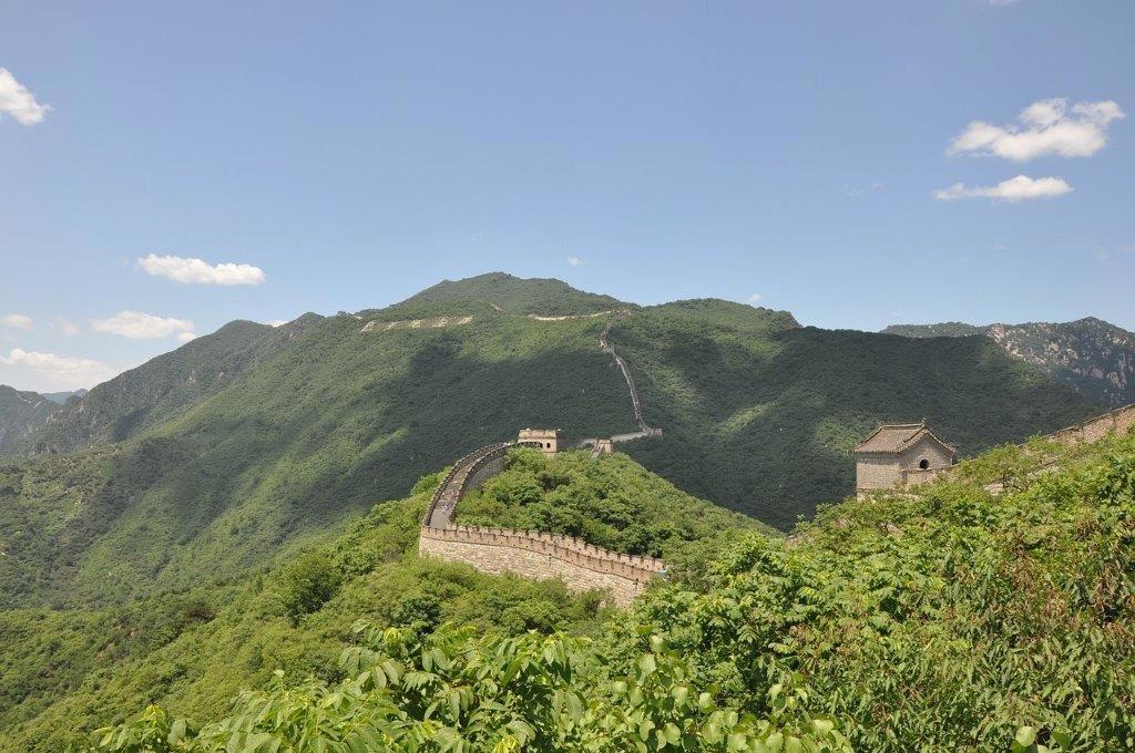KINA - TRAGOVIMA ISTORIJE I BUDUCNOSTI